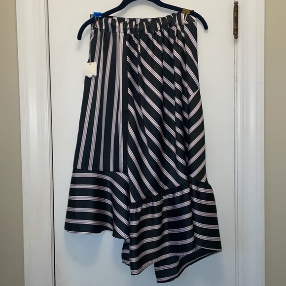 Black Pink and White Skirt NWT Small - Picture 4 of 5